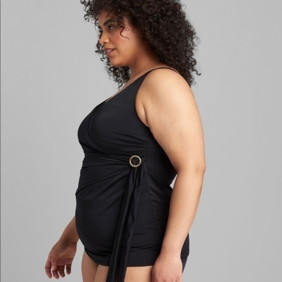 Fitted Faux-Wrap No-Wire Swim Tankini Top in Black - Picture 5 of 7